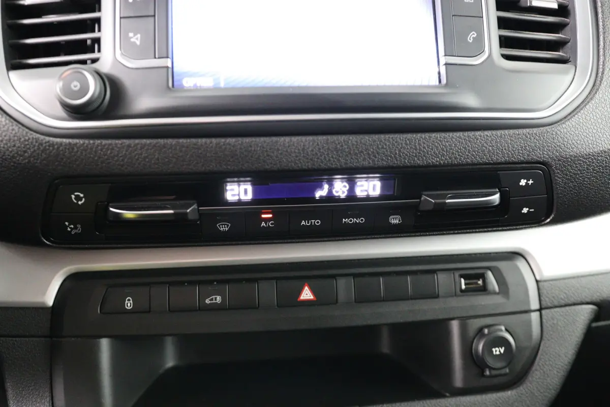 2.0 D-4D 145pk Black Line | Automaat | Trekhaak | Leder | Navigatie | Climate Controle | Apple Carplay & Android Auto |