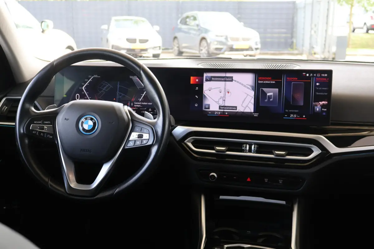 330e | SOH 98% | Elektr. Trekhaak | Camera | Sportstoelen | Stoelverwarming | Parkeersensoren voor en achter