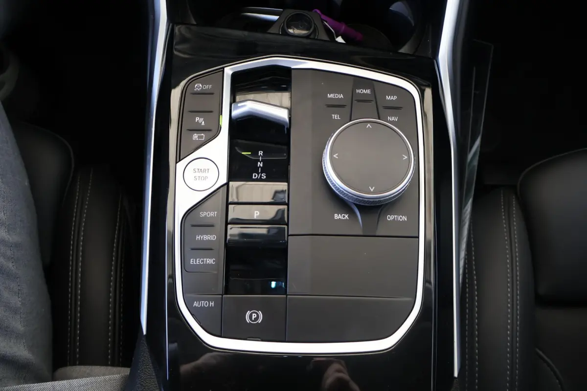 330e | SOH 98% | Elektr. Trekhaak | Camera | Sportstoelen | Stoelverwarming | Parkeersensoren voor en achter