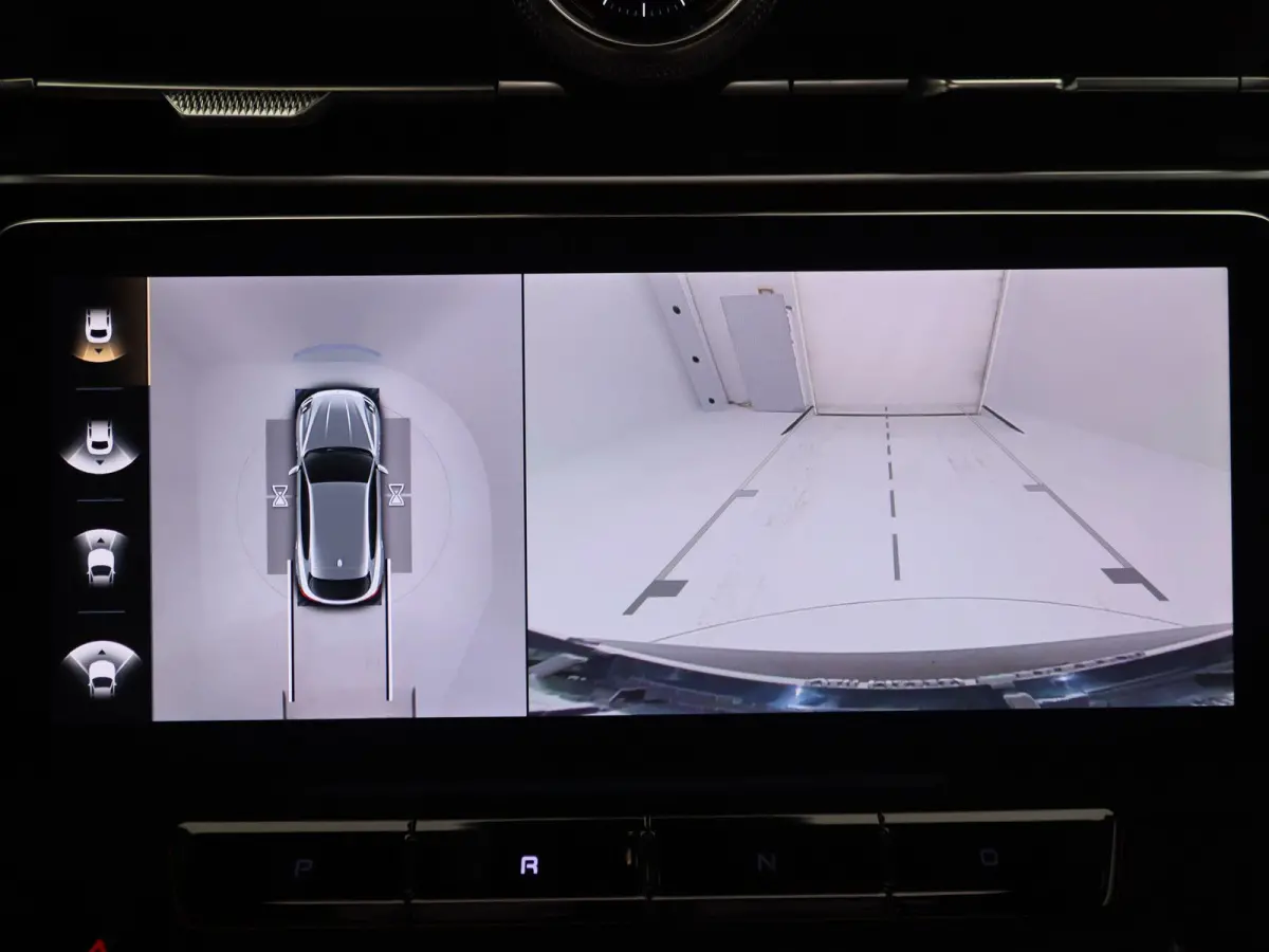 AWD Folgore 105kWh | Sonus faber audio | 3D Carbon Trim | Panorama dak | Voorraad model |