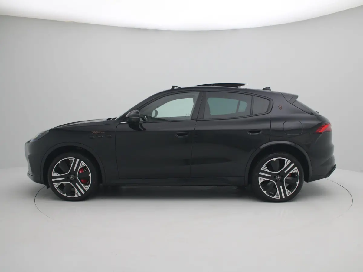 AWD Folgore 105kWh | Sonus faber audio | 3D Carbon Trim | Panorama dak | Voorraad model |