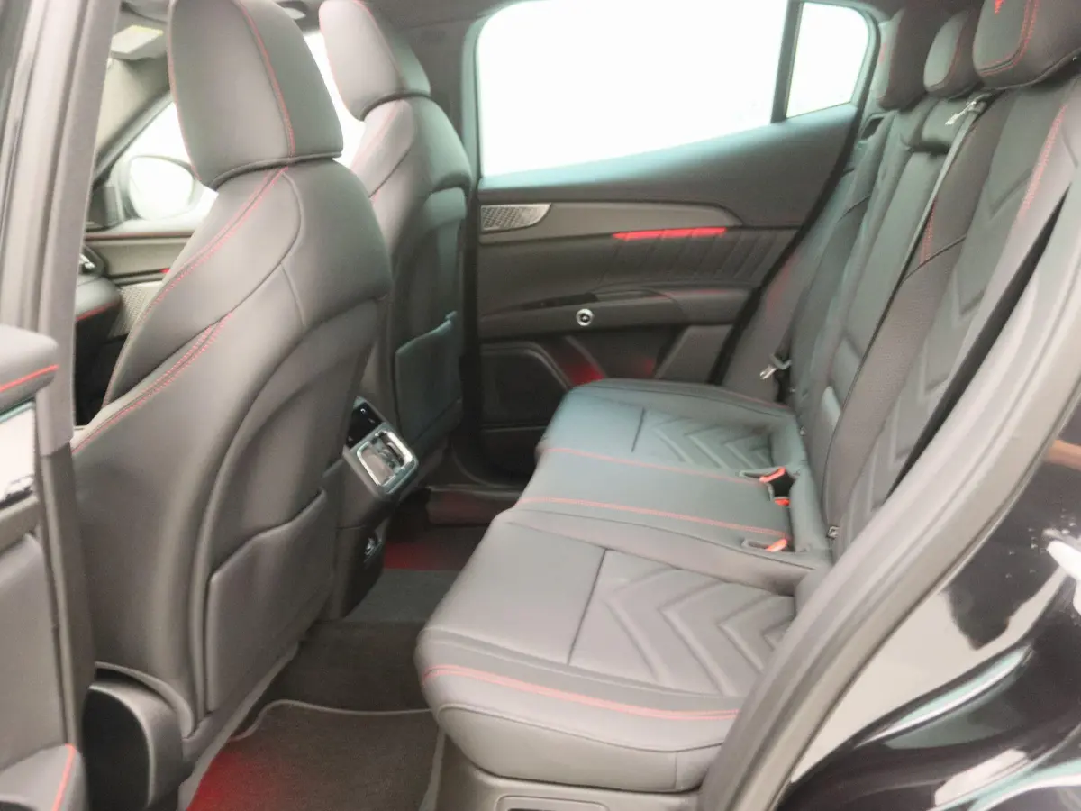 AWD Folgore 105kWh | Sonus faber audio | 3D Carbon Trim | Panorama dak | Voorraad model |