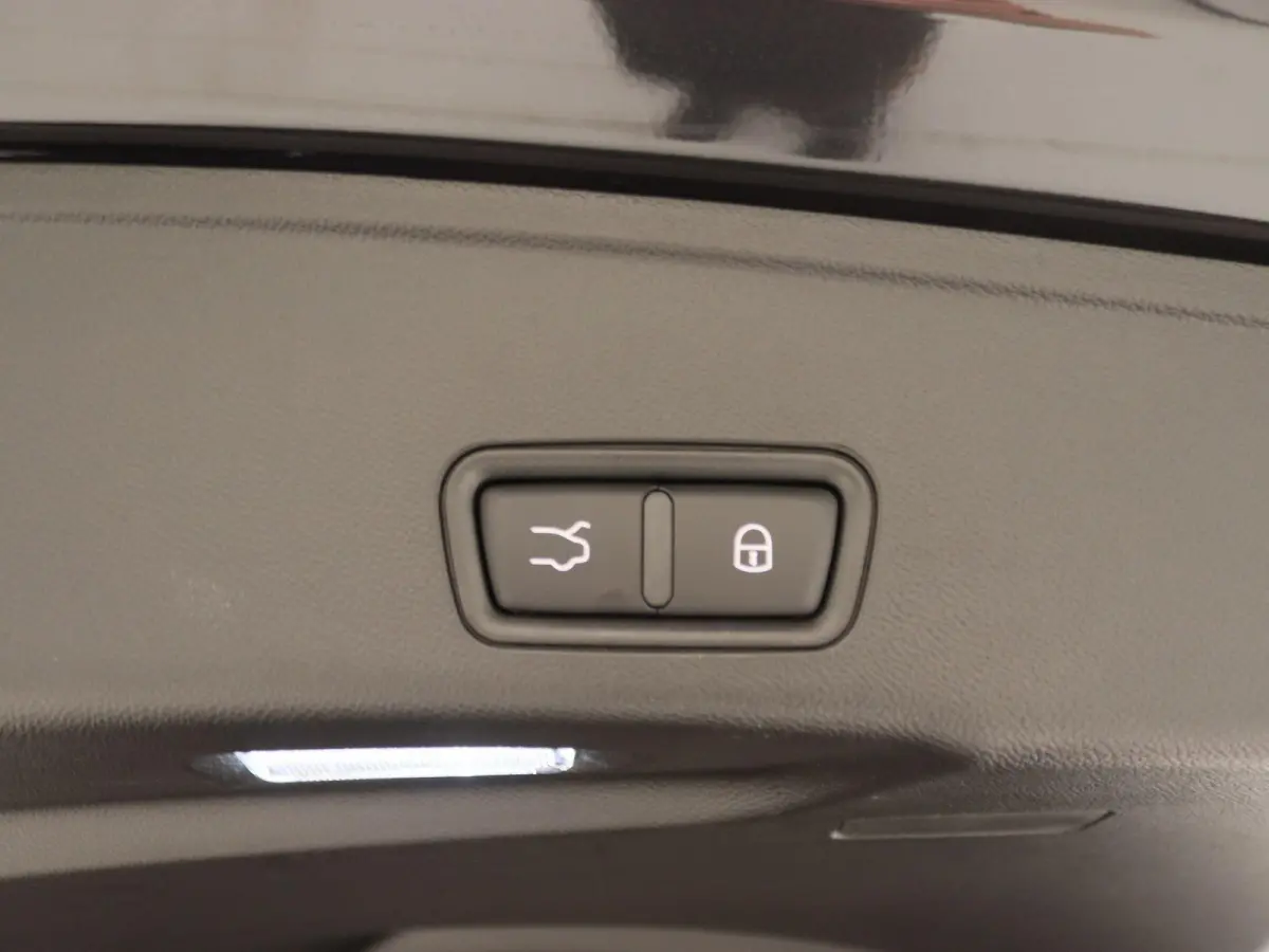 AWD Folgore 105kWh | Sonus faber audio | 3D Carbon Trim | Panorama dak | Voorraad model |