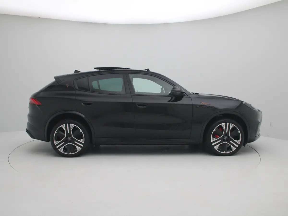 AWD Folgore 105kWh | Sonus faber audio | 3D Carbon Trim | Panorama dak | Voorraad model |