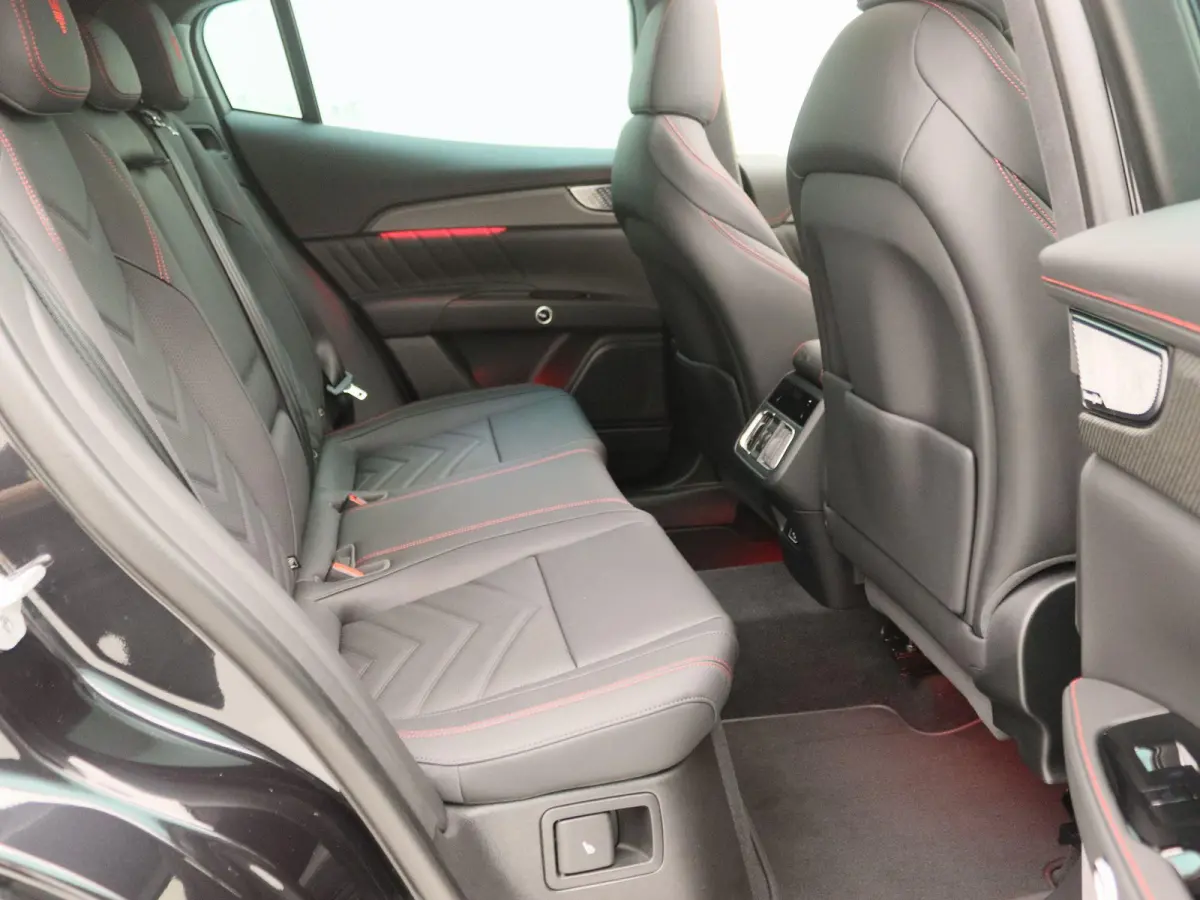 AWD Folgore 105kWh | Sonus faber audio | 3D Carbon Trim | Panorama dak | Voorraad model |