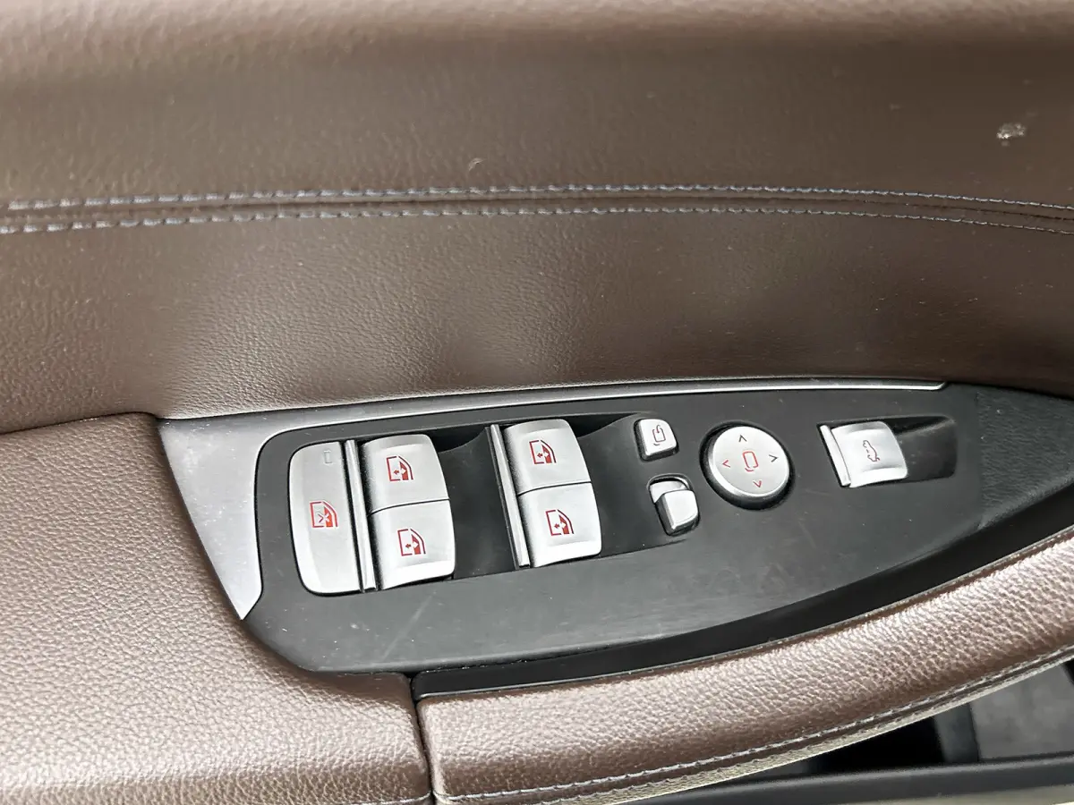 XDrive20i High Executive (Dealer Onderh, Navi, Head-up, Parkeersensoren V+A,, StoelV, Climate Control, Cruise Control, Etc)