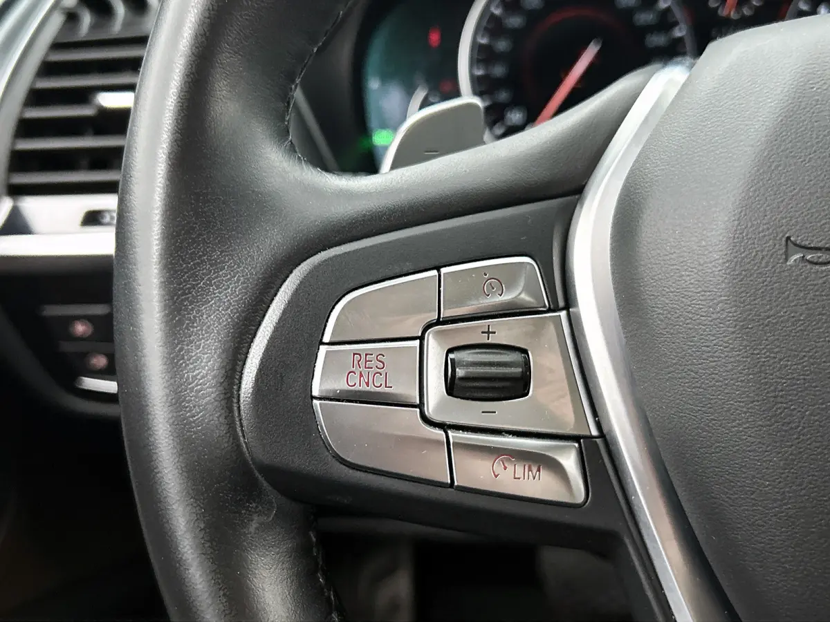 XDrive20i High Executive (Dealer Onderh, Navi, Head-up, Parkeersensoren V+A,, StoelV, Climate Control, Cruise Control, Etc)