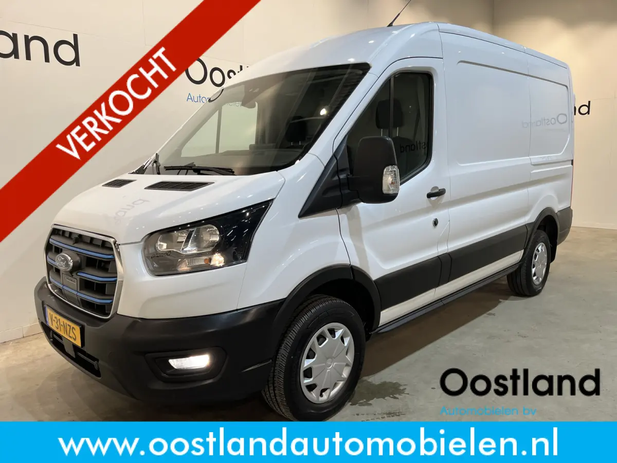 390 (3500 kg) L2H2 Trend 68 kWh / 100% Elektrisch !! / Airco / Cruise Control / CarPlay / Camera / Navigatie / 3-Zits / 13.850 KM !!