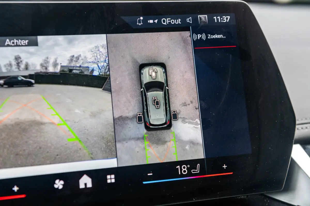 EDrive 20 M Sport Live Cockpit I Mineralweiss Metallic I Head Up I Led I CarPlay I 360 Camera I M-Sportremmen rood I BTW