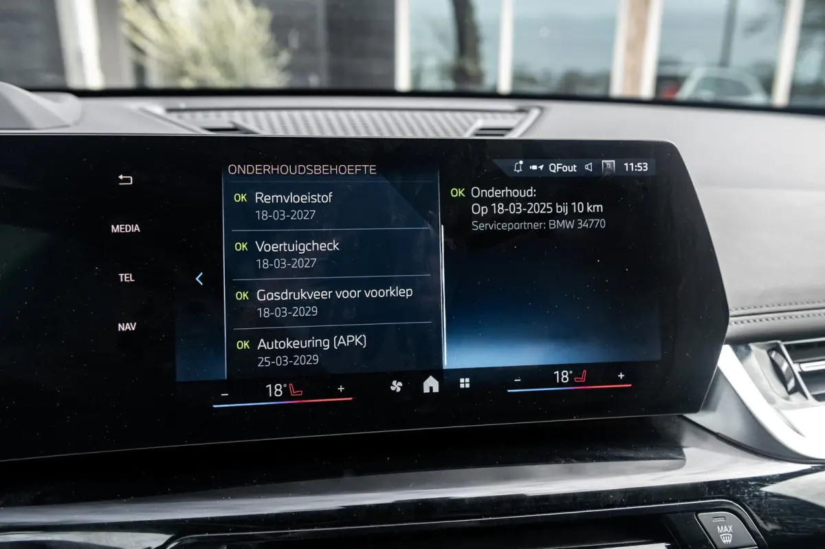 EDrive 20 M Sport Live Cockpit I Mineralweiss Metallic I Head Up I Led I CarPlay I 360 Camera I M-Sportremmen rood I BTW