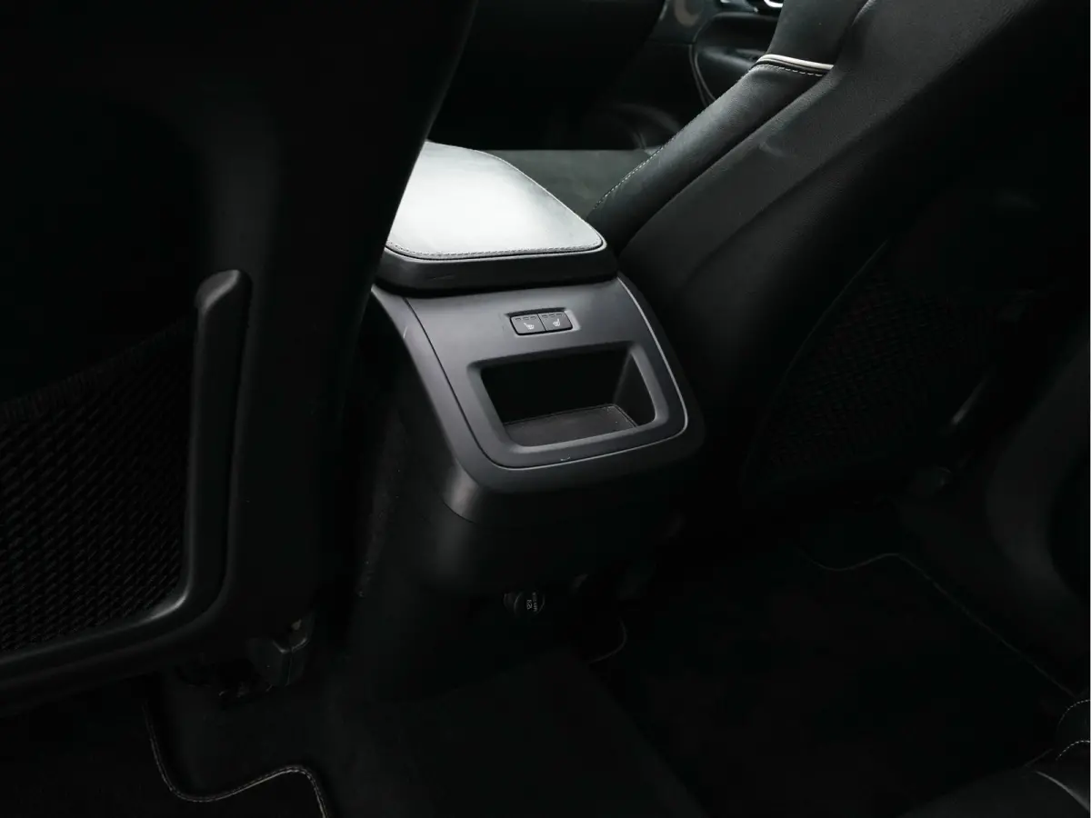 2.0 B5 AWD Inscription R-Design Intro Edition [7-Pers.] Aut. *PANO | LEATHER-ALCANTARA | FULL-LED | MEMORY-PACK | BOWERS&WILKINS | BLINDSPOT | KEYLESS | DIGI-COCKPIT | NAVI-FULLMAP | PRIVACY