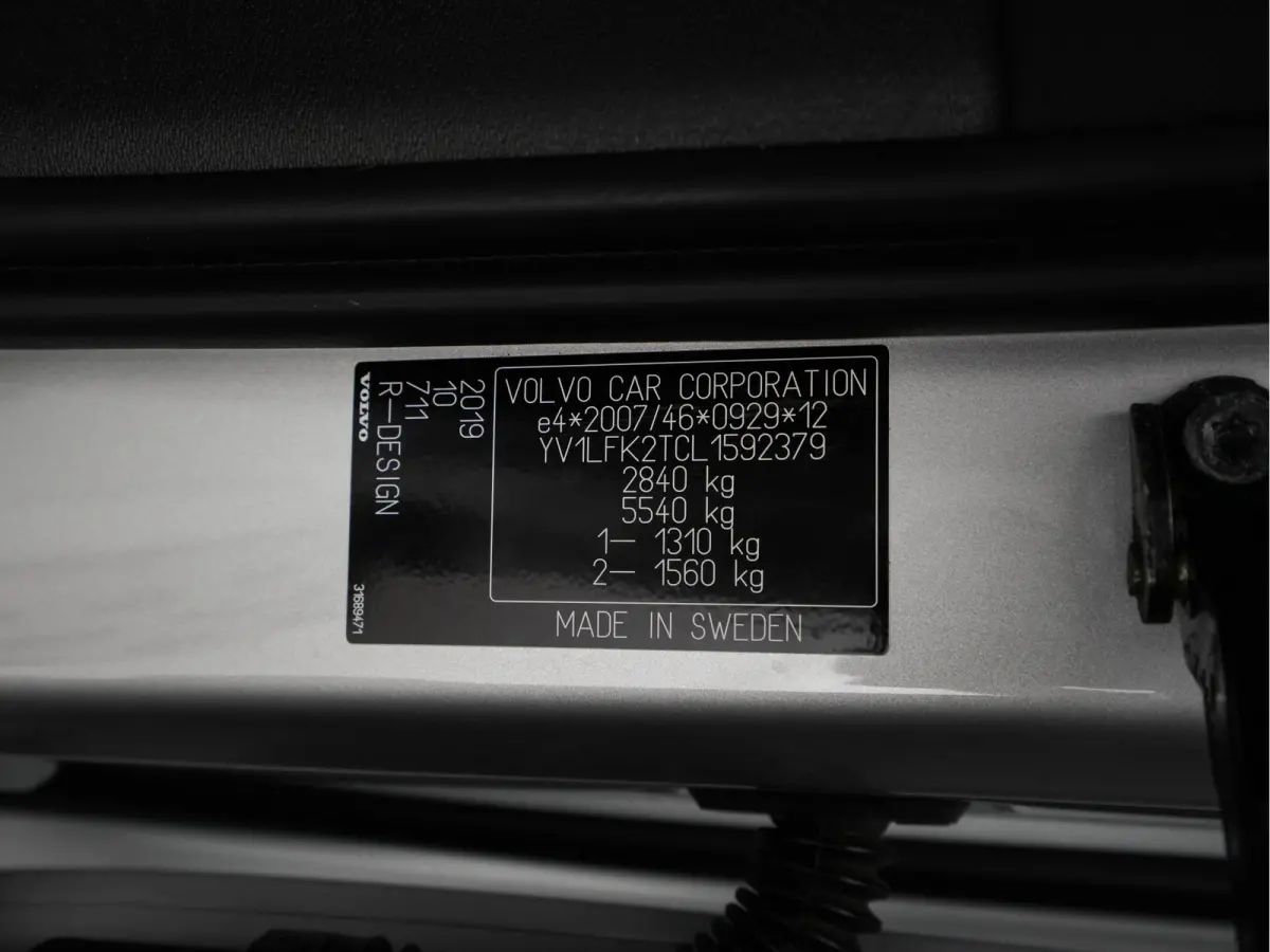 2.0 B5 AWD Inscription R-Design Intro Edition [7-Pers.] Aut. *PANO | LEATHER-ALCANTARA | FULL-LED | MEMORY-PACK | BOWERS&WILKINS | BLINDSPOT | KEYLESS | DIGI-COCKPIT | NAVI-FULLMAP | PRIVACY