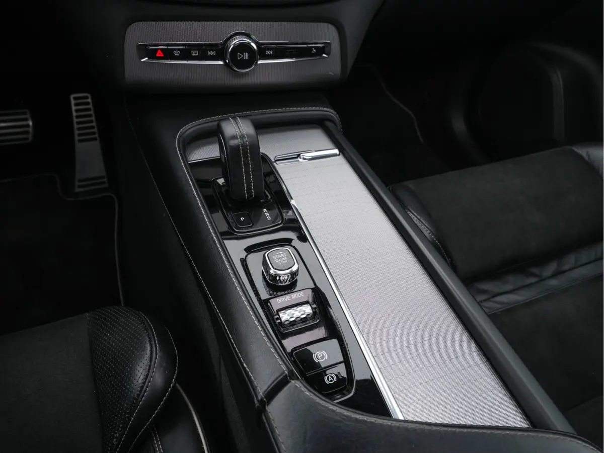 2.0 B5 AWD Inscription R-Design Intro Edition [7-Pers.] Aut. *PANO | LEATHER-ALCANTARA | FULL-LED | MEMORY-PACK | BOWERS&WILKINS | BLINDSPOT | KEYLESS | DIGI-COCKPIT | NAVI-FULLMAP | PRIVACY