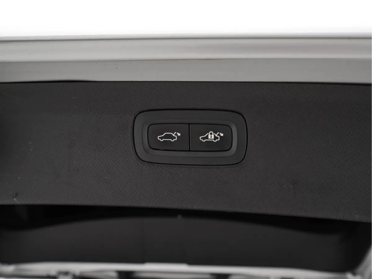 2.0 B5 AWD Inscription R-Design Intro Edition [7-Pers.] Aut. *PANO | LEATHER-ALCANTARA | FULL-LED | MEMORY-PACK | BOWERS&WILKINS | BLINDSPOT | KEYLESS | DIGI-COCKPIT | NAVI-FULLMAP | PRIVACY