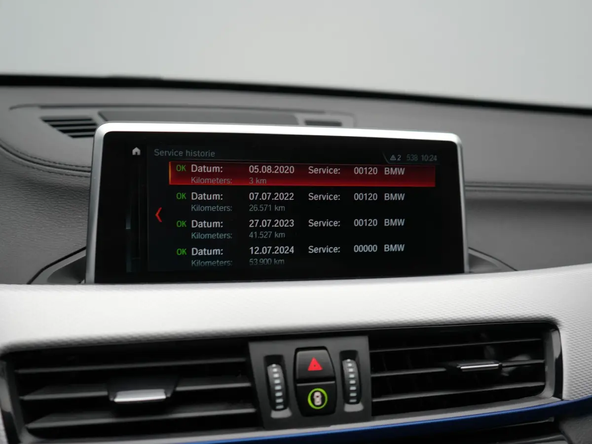 xDrive25e M Sport PHEV 221pk Dealer O.H | Trekhaak Afn. | Panodak | Camera | Sportstoelen & Sportstuur Verwarmd | Hifi Audio | Cruise Control | Sfeerverlichting | Navigatie | DAB | 19"L.M | 