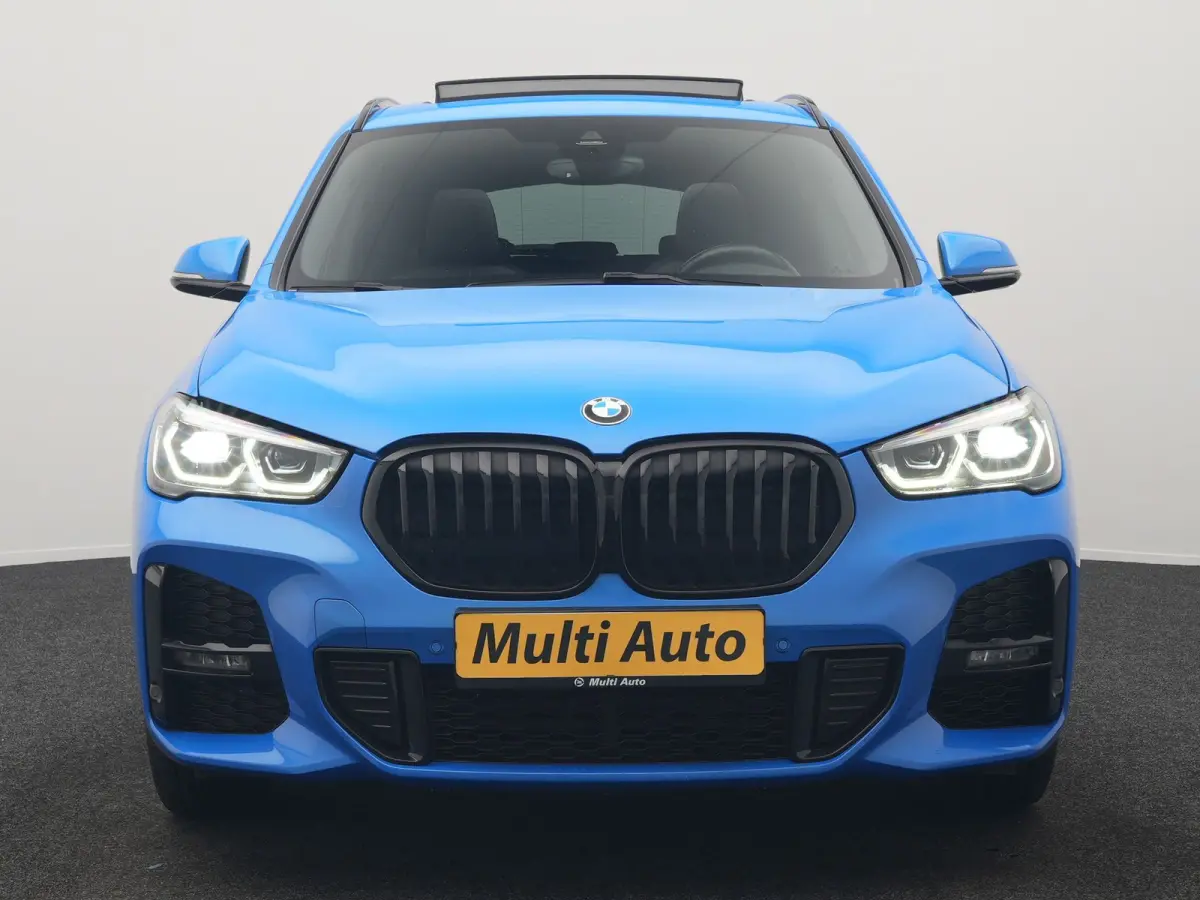 xDrive25e M Sport PHEV 221pk Dealer O.H | Trekhaak Afn. | Panodak | Camera | Sportstoelen & Sportstuur Verwarmd | Hifi Audio | Cruise Control | Sfeerverlichting | Navigatie | DAB | 19"L.M | 