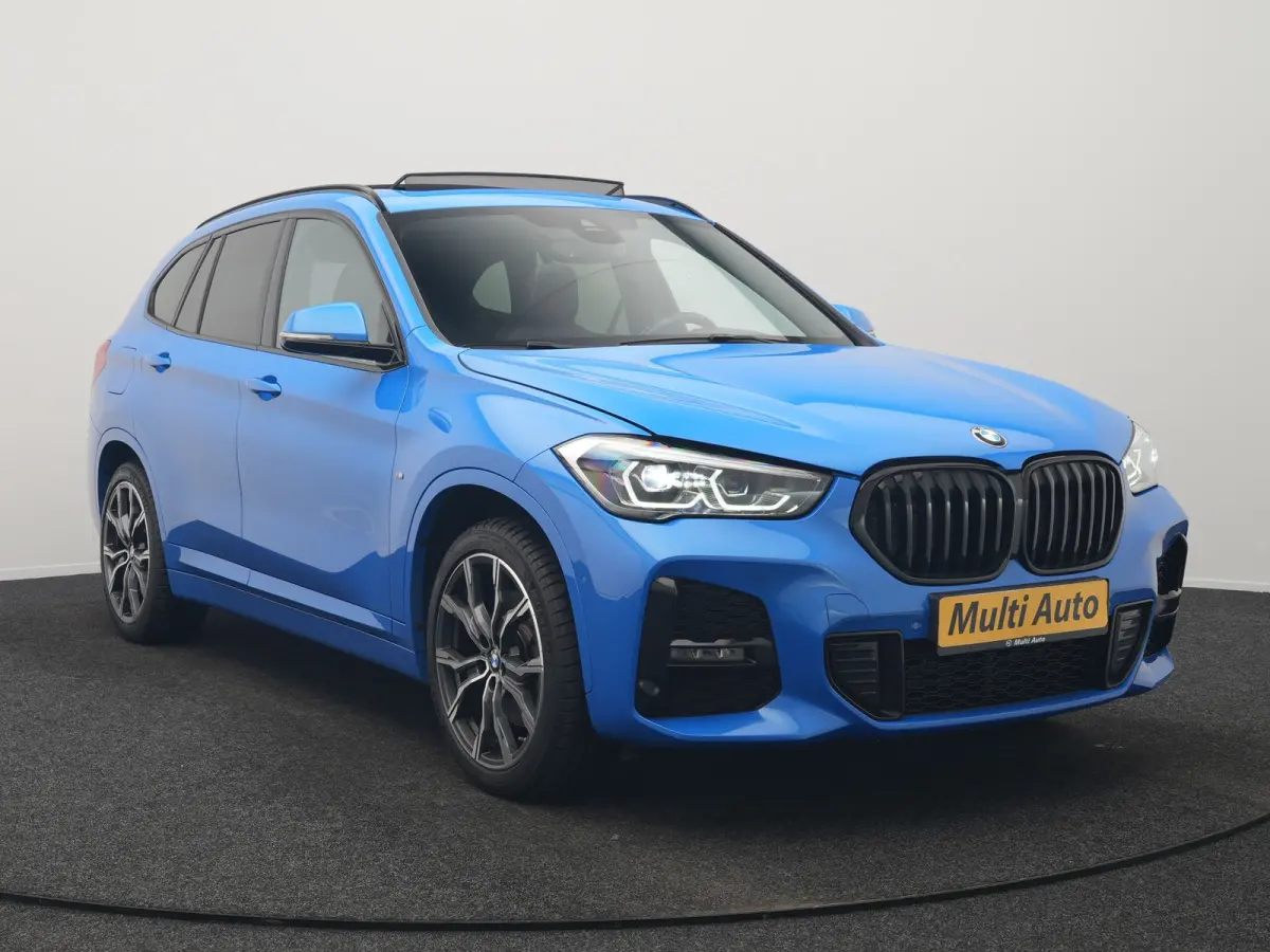 xDrive25e M Sport PHEV 221pk Dealer O.H | Trekhaak Afn. | Panodak | Camera | Sportstoelen & Sportstuur Verwarmd | Hifi Audio | Cruise Control | Sfeerverlichting | Navigatie | DAB | 19"L.M | 
