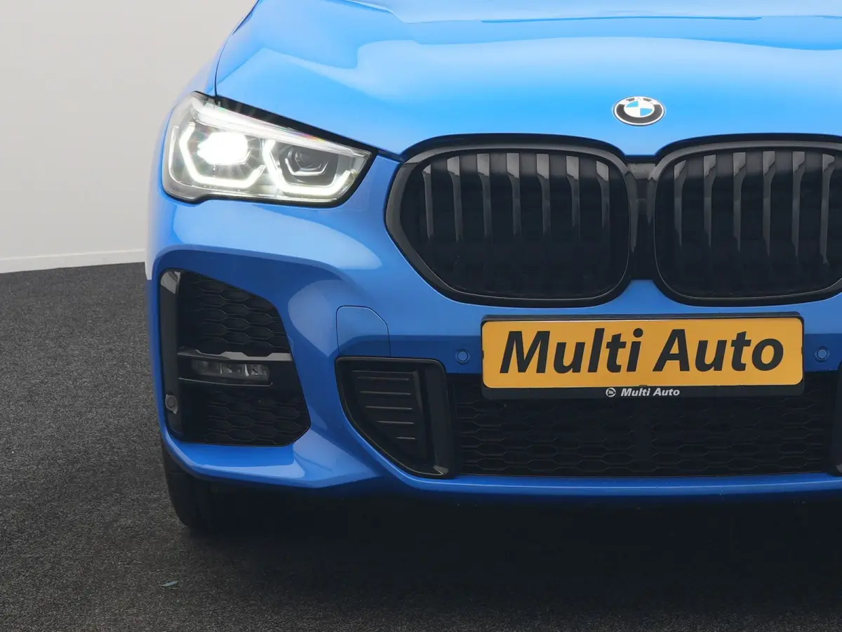 xDrive25e M Sport PHEV 221pk Dealer O.H | Trekhaak Afn. | Panodak | Camera | Sportstoelen & Sportstuur Verwarmd | Hifi Audio | Cruise Control | Sfeerverlichting | Navigatie | DAB | 19"L.M | 
