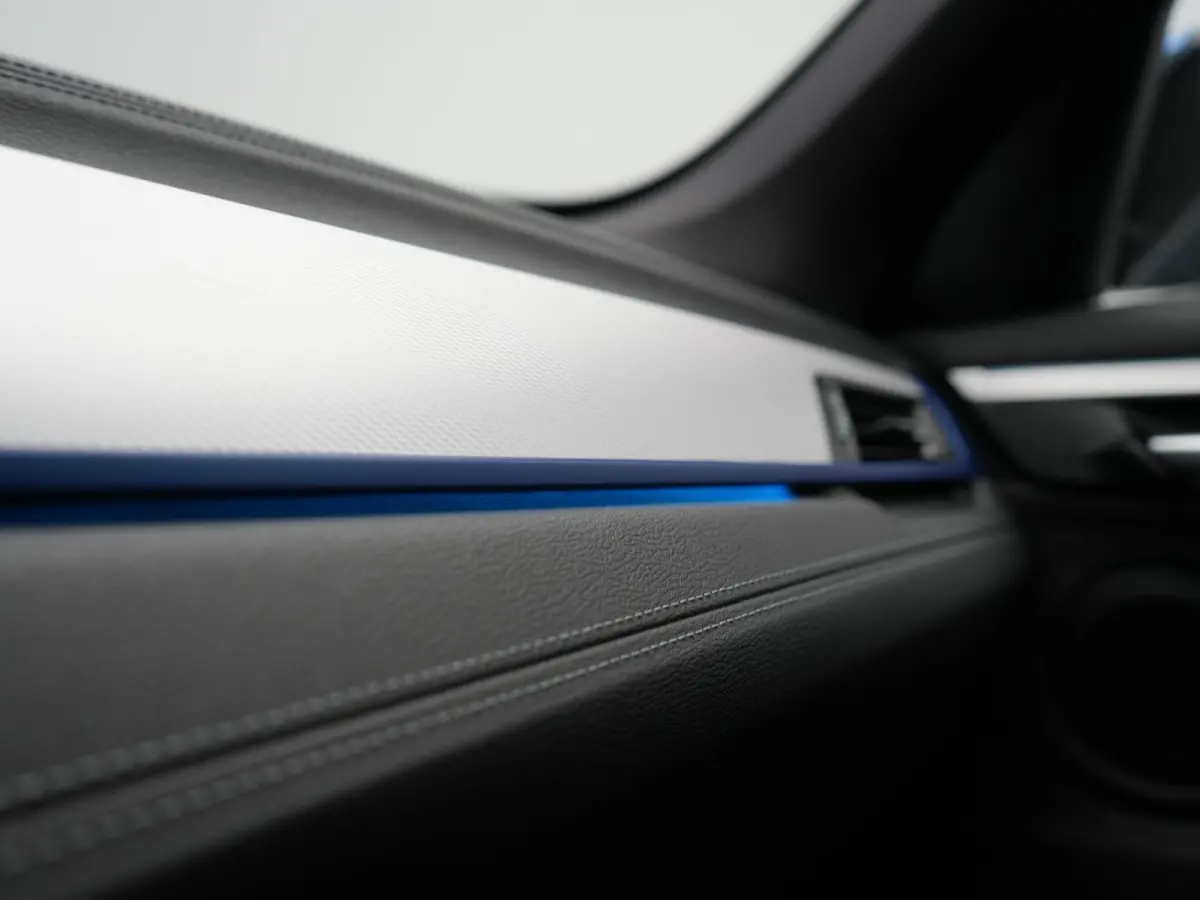 xDrive25e M Sport PHEV 221pk Dealer O.H | Trekhaak Afn. | Panodak | Camera | Sportstoelen & Sportstuur Verwarmd | Hifi Audio | Cruise Control | Sfeerverlichting | Navigatie | DAB | 19"L.M | 