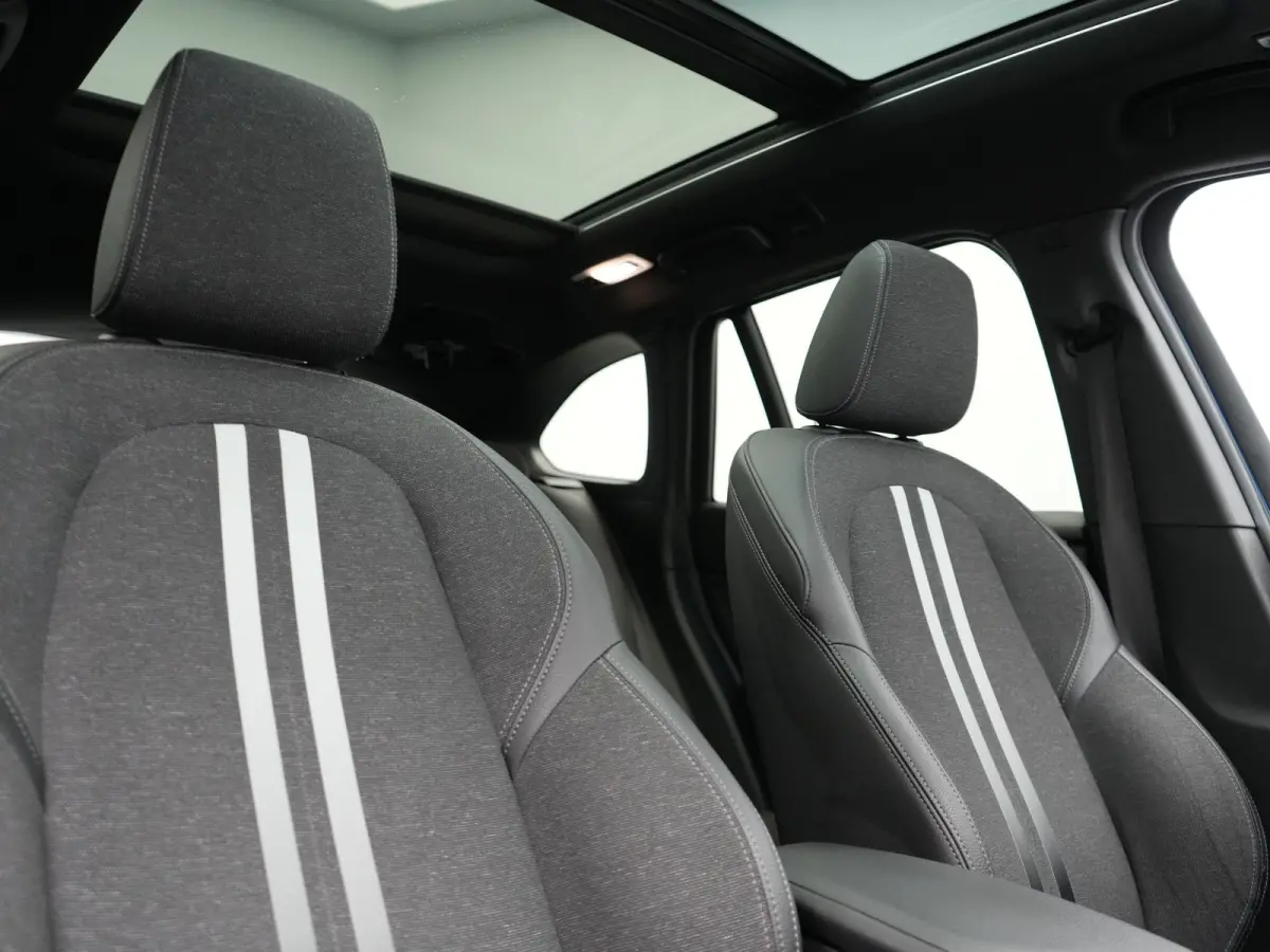 xDrive25e M Sport PHEV 221pk Dealer O.H | Trekhaak Afn. | Panodak | Camera | Sportstoelen & Sportstuur Verwarmd | Hifi Audio | Cruise Control | Sfeerverlichting | Navigatie | DAB | 19"L.M | 