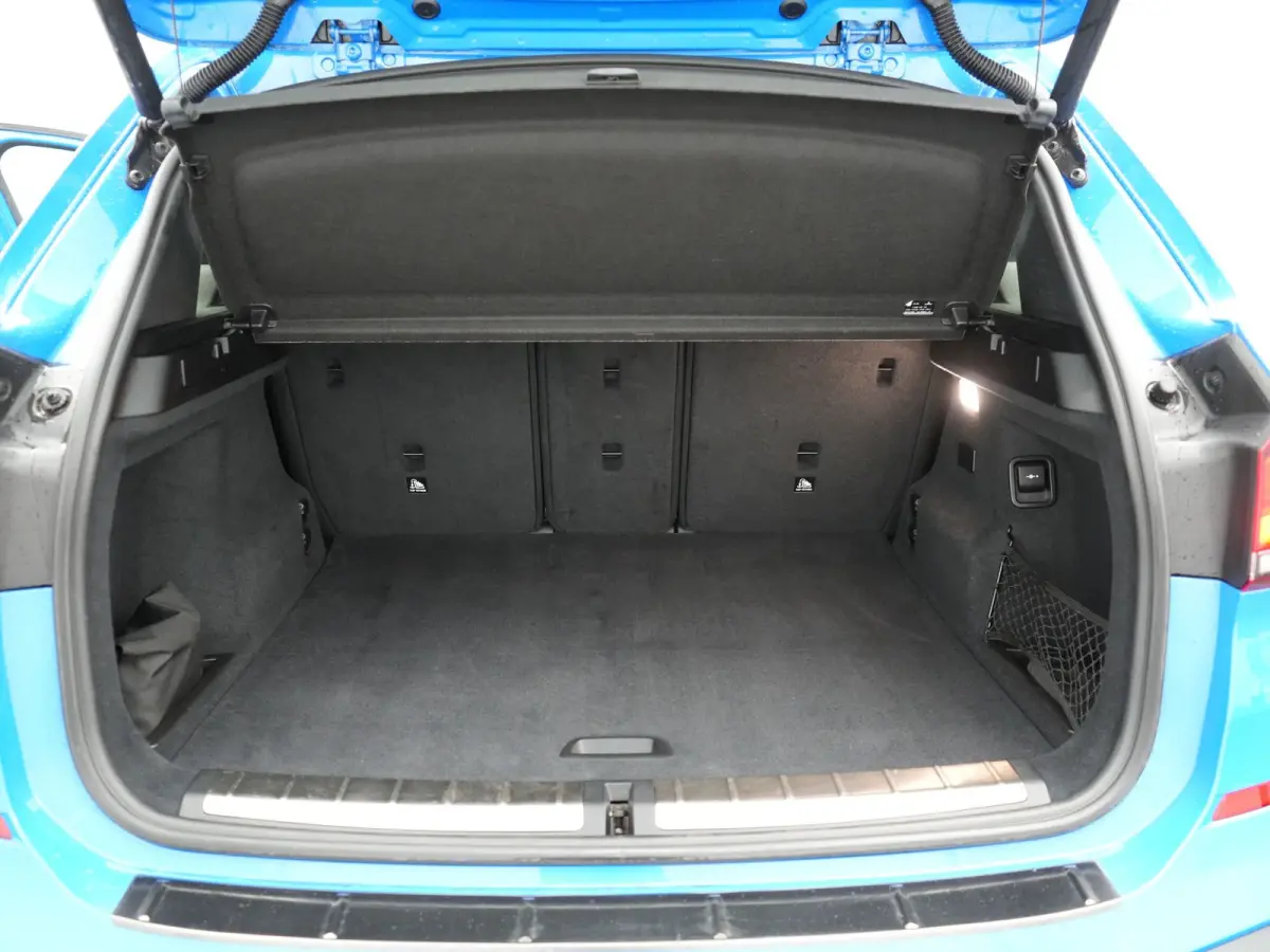 xDrive25e M Sport PHEV 221pk Dealer O.H | Trekhaak Afn. | Panodak | Camera | Sportstoelen & Sportstuur Verwarmd | Hifi Audio | Cruise Control | Sfeerverlichting | Navigatie | DAB | 19"L.M | 