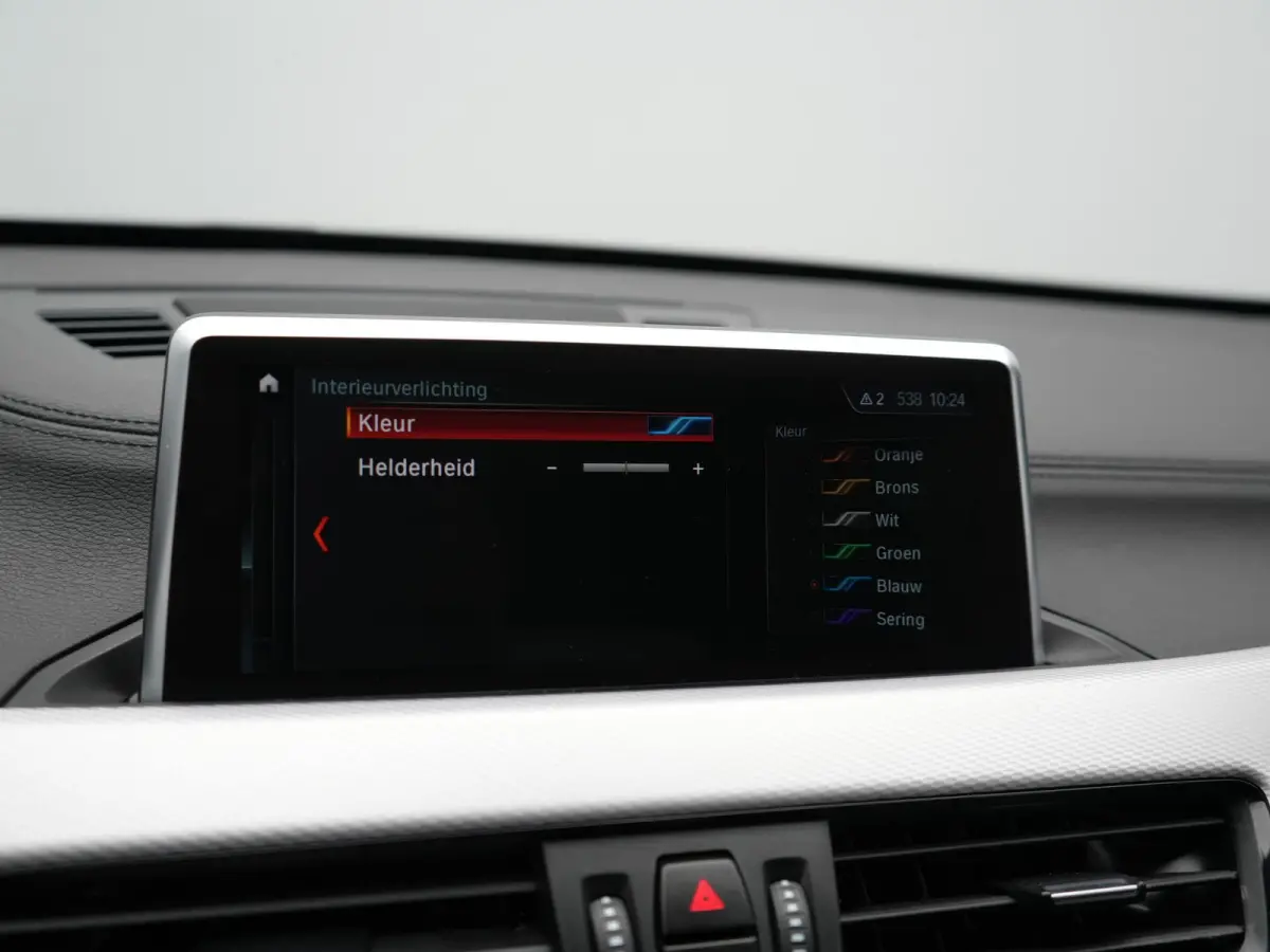 xDrive25e M Sport PHEV 221pk Dealer O.H | Trekhaak Afn. | Panodak | Camera | Sportstoelen & Sportstuur Verwarmd | Hifi Audio | Cruise Control | Sfeerverlichting | Navigatie | DAB | 19"L.M | 