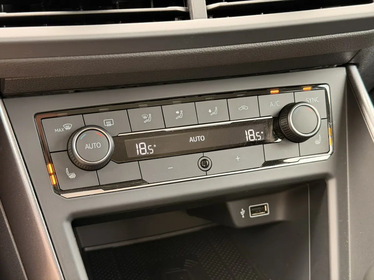 1.0 TSI Highline Virtual 17'' LED ACC Camera CarPlay Navi Stoelverwarming