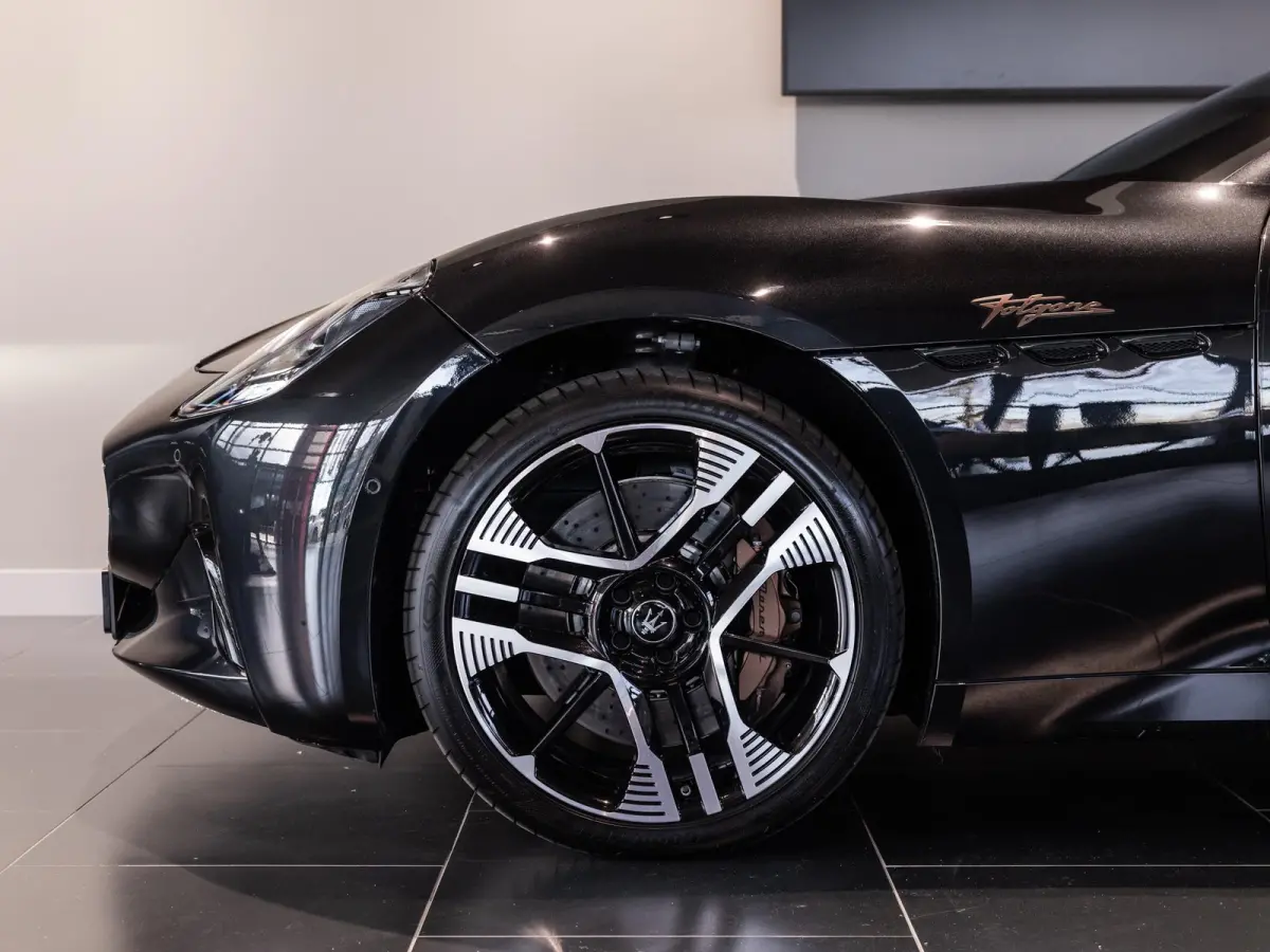 AWD Folgore 92.5 kWh 761pk | 2 jaar garantie | 20-21" velgen | Sonus Faber Premium Audio | Stoelventilatie | Cruise control adaptief
