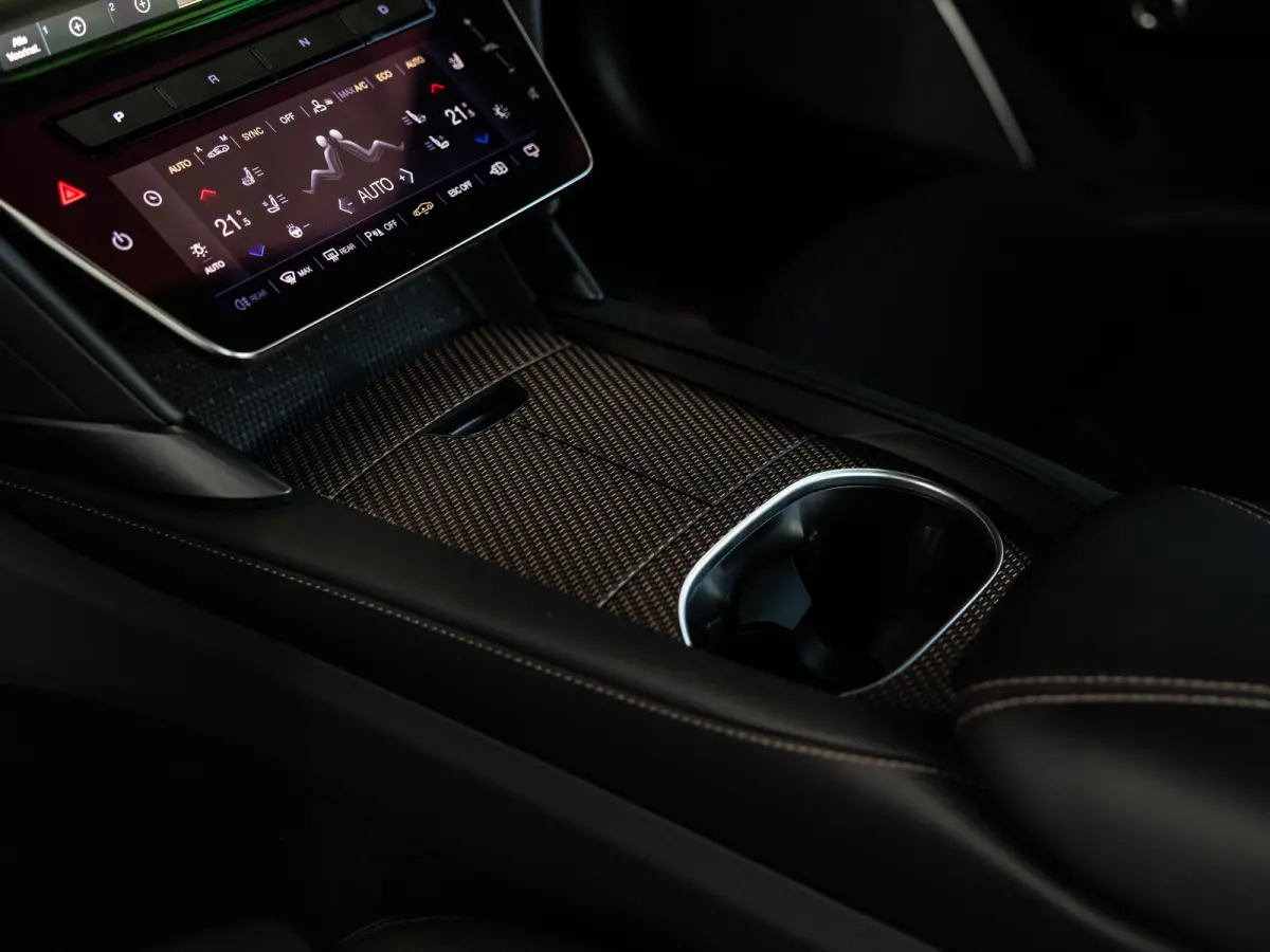 AWD Folgore 92.5 kWh 761pk | 2 jaar garantie | 20-21" velgen | Sonus Faber Premium Audio | Stoelventilatie | Cruise control adaptief
