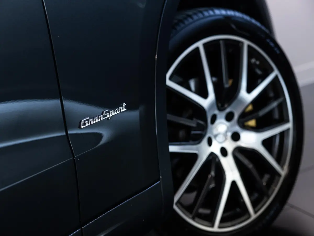 3.0 V6 AWD GranSport 350 pk | 1 jaar garantie |  Uitgebreid leder | Sportstoelen | Dubbel Privacy Glas | Premium Audio | 20" velgen | Driver Assistance Pack