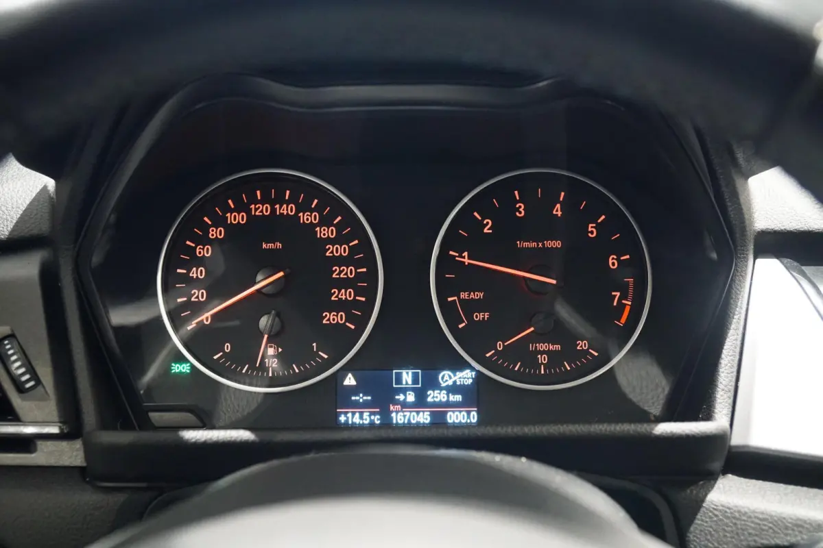 216i + STOELVERWARMING / NAVIGATIE