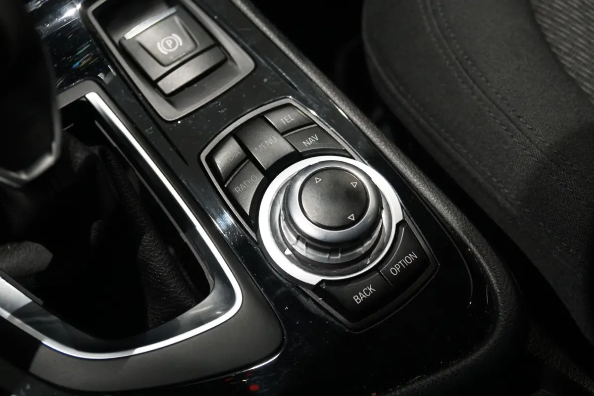 216i + STOELVERWARMING / NAVIGATIE