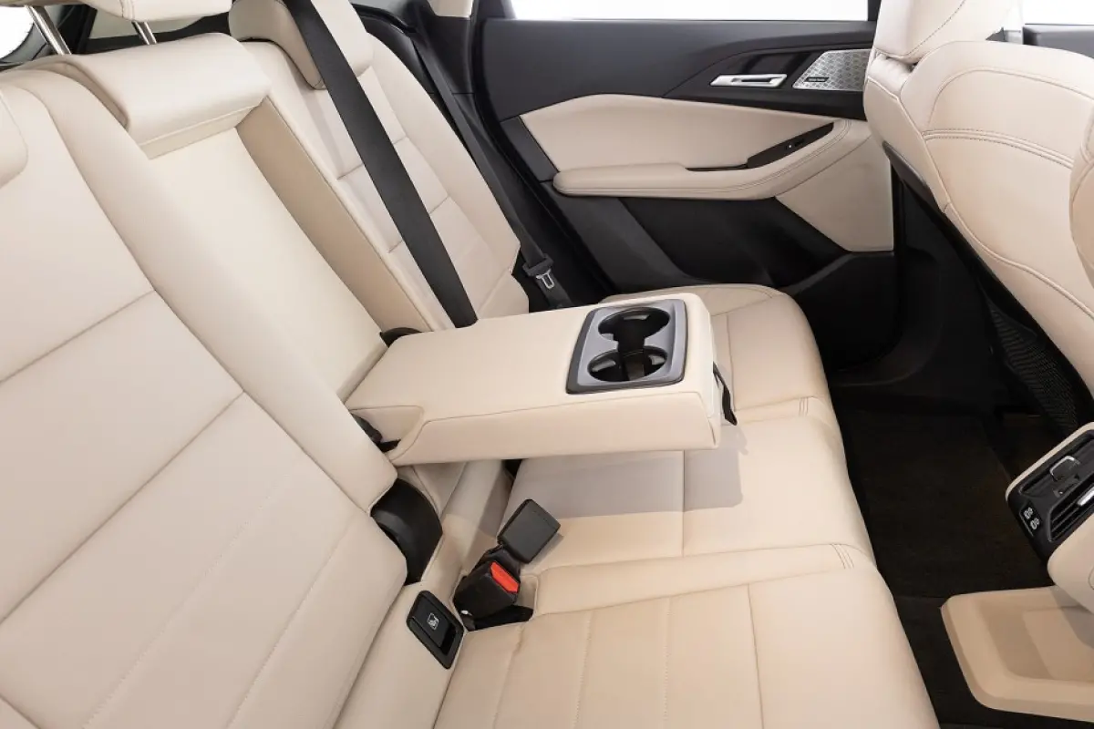 ActiveTourer 230e xDrive Luxury line | PANORAMADAK | LEDER | harman/kardon