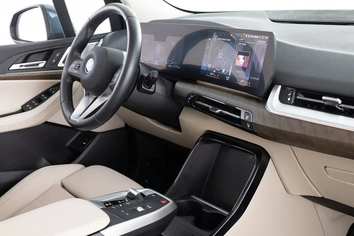ActiveTourer 230e xDrive Luxury line | PANORAMADAK | LEDER | harman/kardon