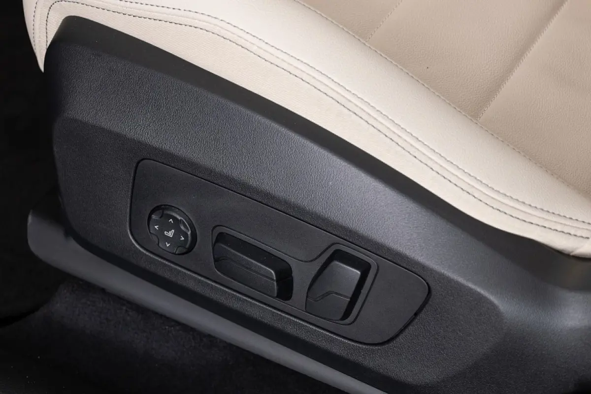ActiveTourer 230e xDrive Luxury line | PANORAMADAK | LEDER | harman/kardon