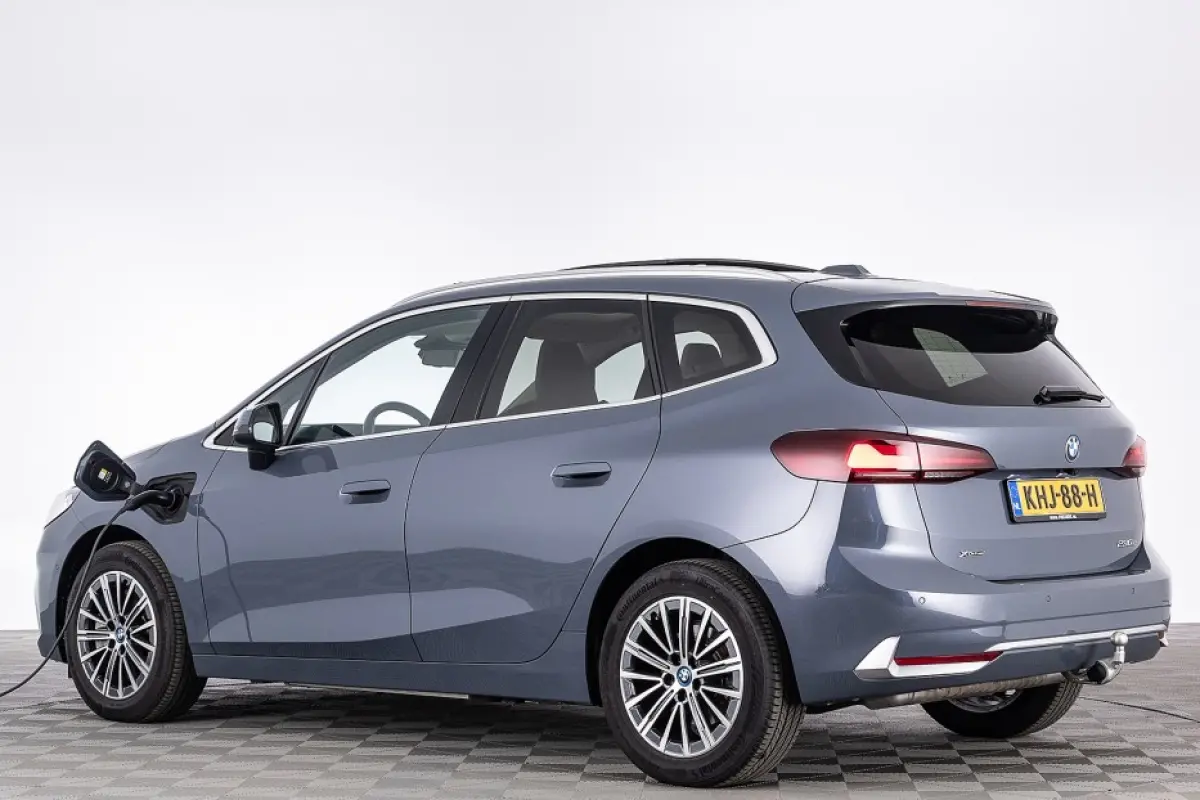 ActiveTourer 230e xDrive Luxury line | PANORAMADAK | LEDER | harman/kardon
