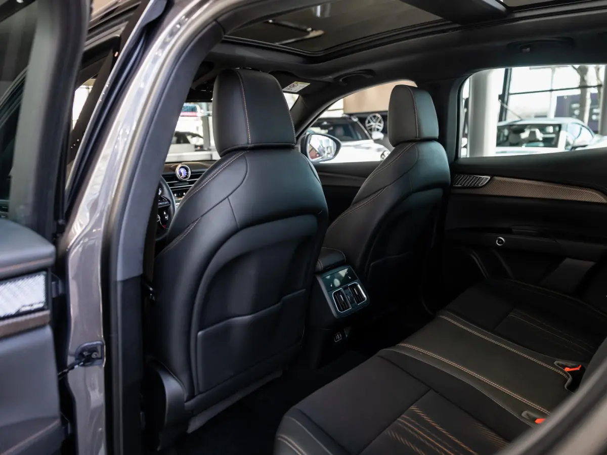 AWD Folgore 105kWh 550 pk | AWD | Panoramadak | Stoelventilatie | Stoel- en Stuurverwarming | Head Up Display