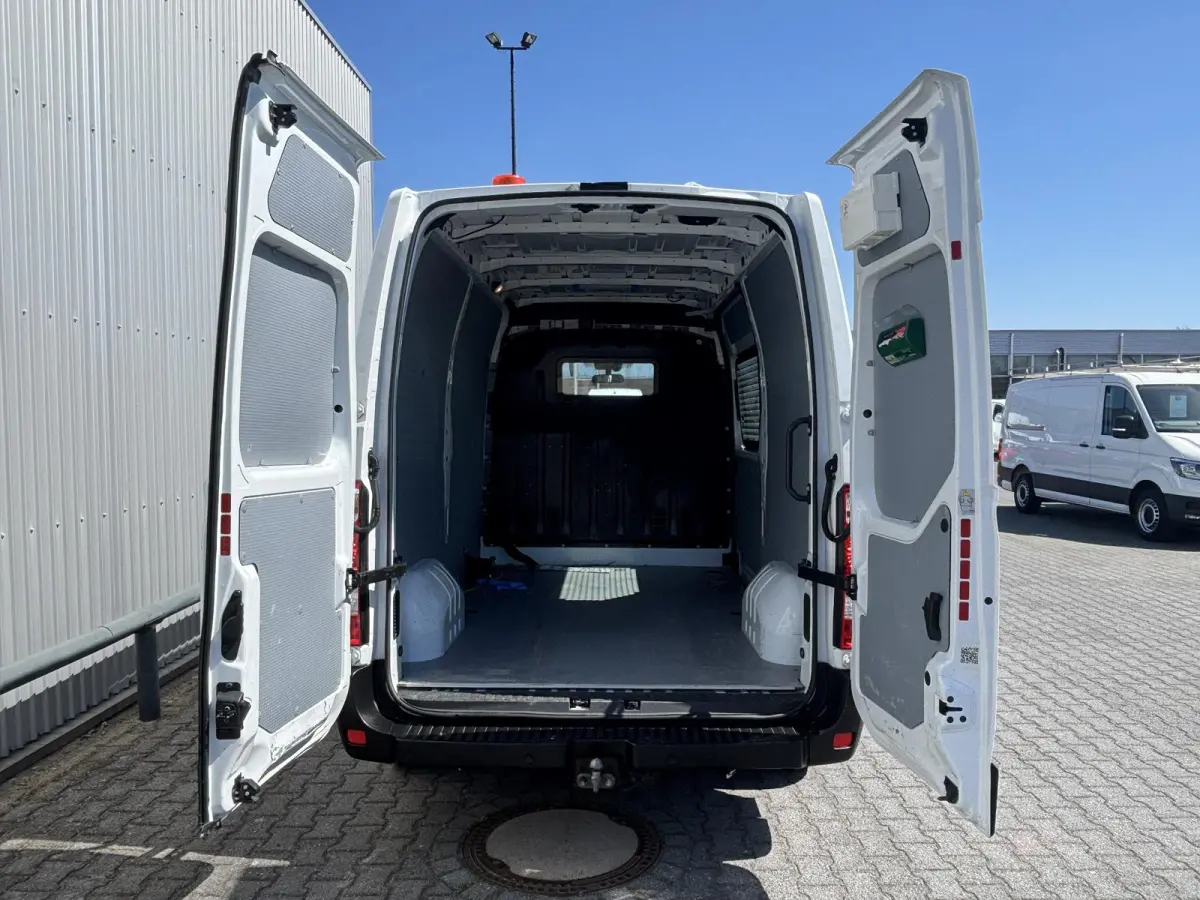 2.3 Turbo L2H2*A/C*CRUISE*HAAK*CAM*TEL*PDC*