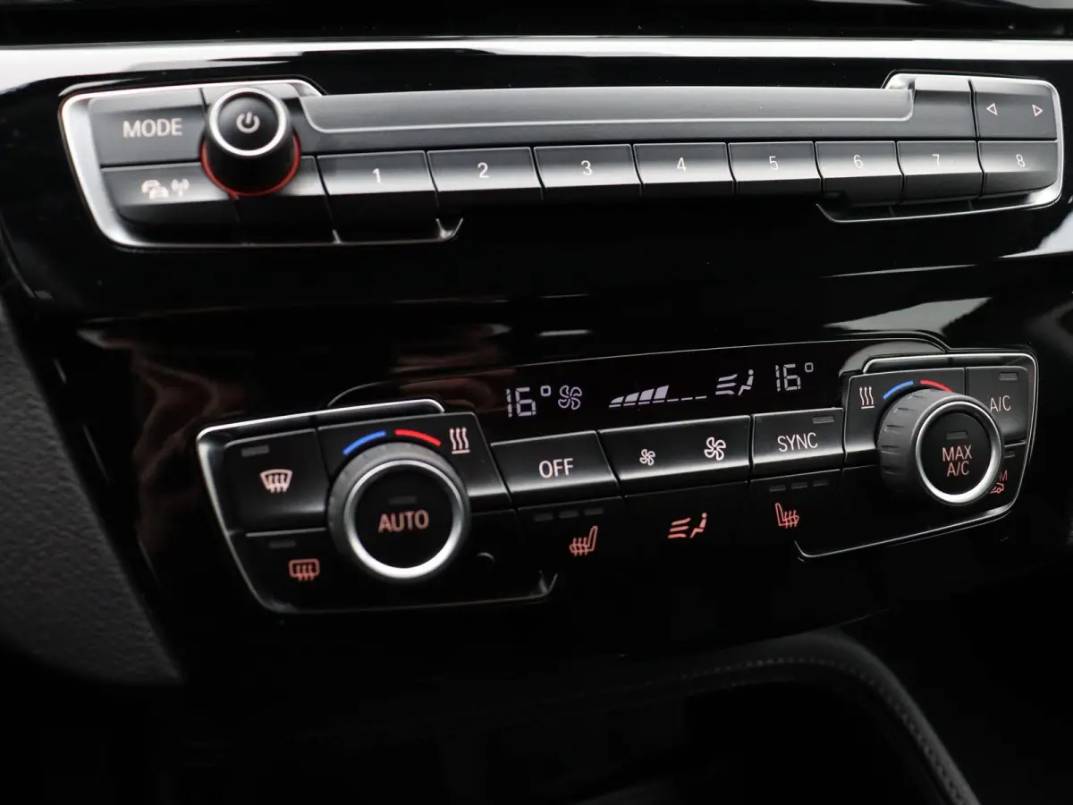 xDrive25e Spiegels Elektrisch Inklapbaar | SoH 92% | Achteruitrijcamera | Verwarmde Stoelen | Park Assistant | Head-Up Display | 17''