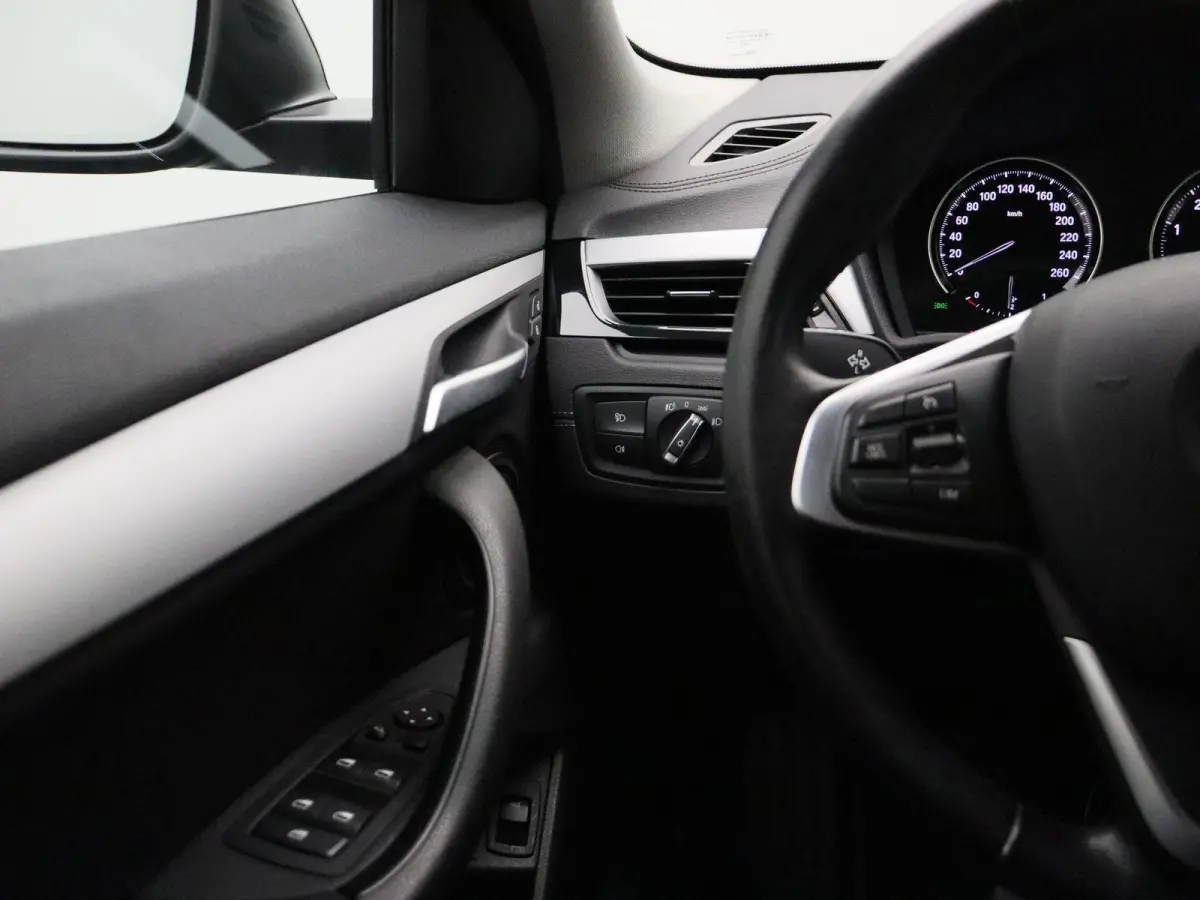xDrive25e Spiegels Elektrisch Inklapbaar | SoH 92% | Achteruitrijcamera | Verwarmde Stoelen | Park Assistant | Head-Up Display | 17''