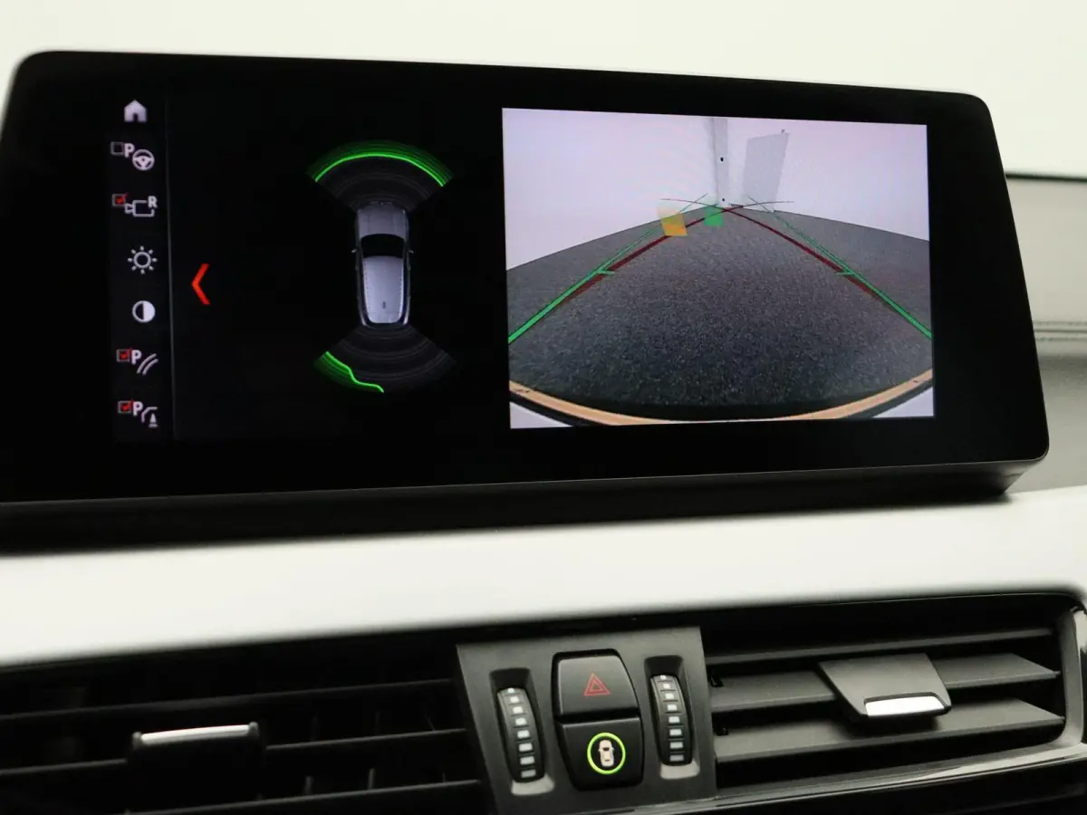 xDrive25e Spiegels Elektrisch Inklapbaar | SoH 92% | Achteruitrijcamera | Verwarmde Stoelen | Park Assistant | Head-Up Display | 17''