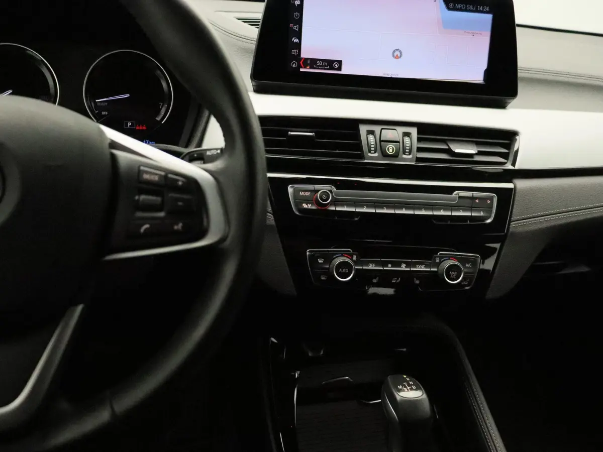 xDrive25e Spiegels Elektrisch Inklapbaar | SoH 92% | Achteruitrijcamera | Verwarmde Stoelen | Park Assistant | Head-Up Display | 17''
