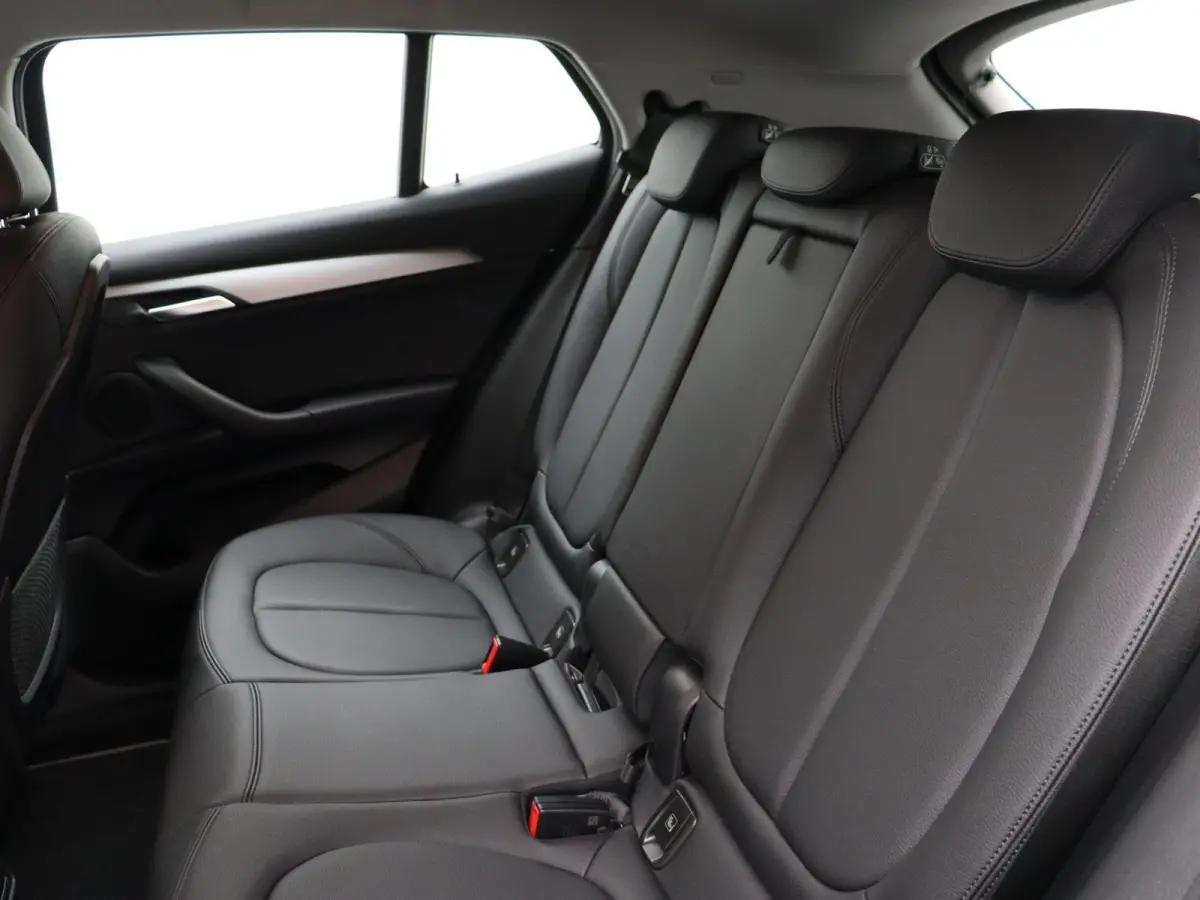 xDrive25e Spiegels Elektrisch Inklapbaar | SoH 92% | Achteruitrijcamera | Verwarmde Stoelen | Park Assistant | Head-Up Display | 17''