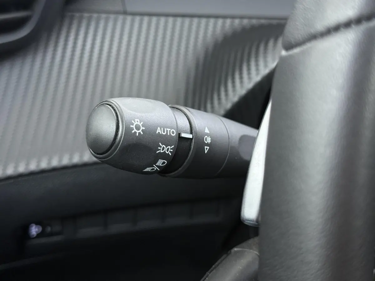 Hybrid e-DCS6 Allure RIJKLAARPRIJS | FABRIEKSGARANTIE t/m 03-2027 | TOPSTAAT! | KEYLESS ENTRY | APPLE CARPLAY-ANDROID AUTO| PARKEERSENSOREN VOOR EN ACHTER |