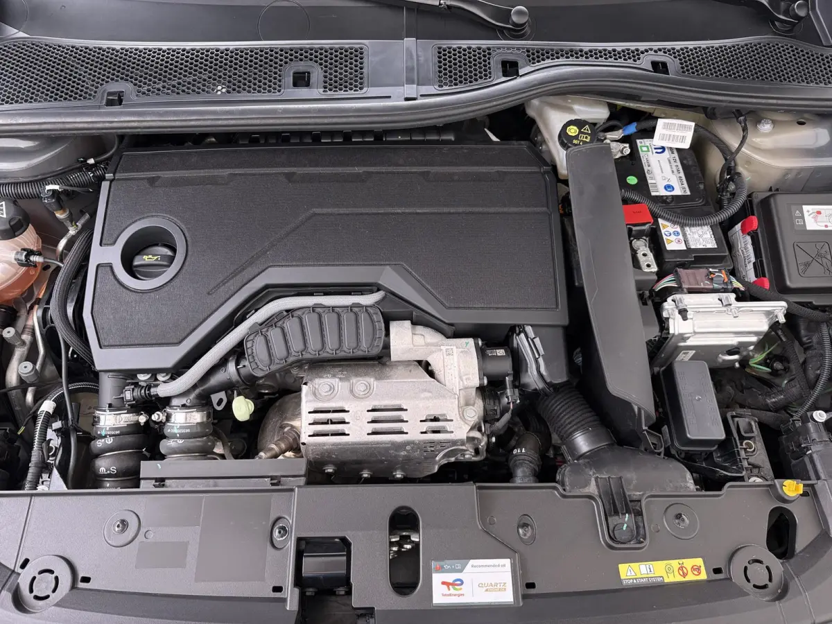 Hybrid e-DCS6 Allure RIJKLAARPRIJS | FABRIEKSGARANTIE t/m 03-2027 | TOPSTAAT! | KEYLESS ENTRY | APPLE CARPLAY-ANDROID AUTO| PARKEERSENSOREN VOOR EN ACHTER |