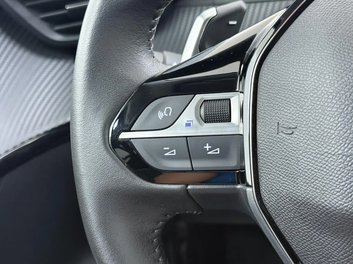 Hybrid e-DCS6 Allure RIJKLAARPRIJS | FABRIEKSGARANTIE t/m 03-2027 | TOPSTAAT! | KEYLESS ENTRY | APPLE CARPLAY-ANDROID AUTO| PARKEERSENSOREN VOOR EN ACHTER |