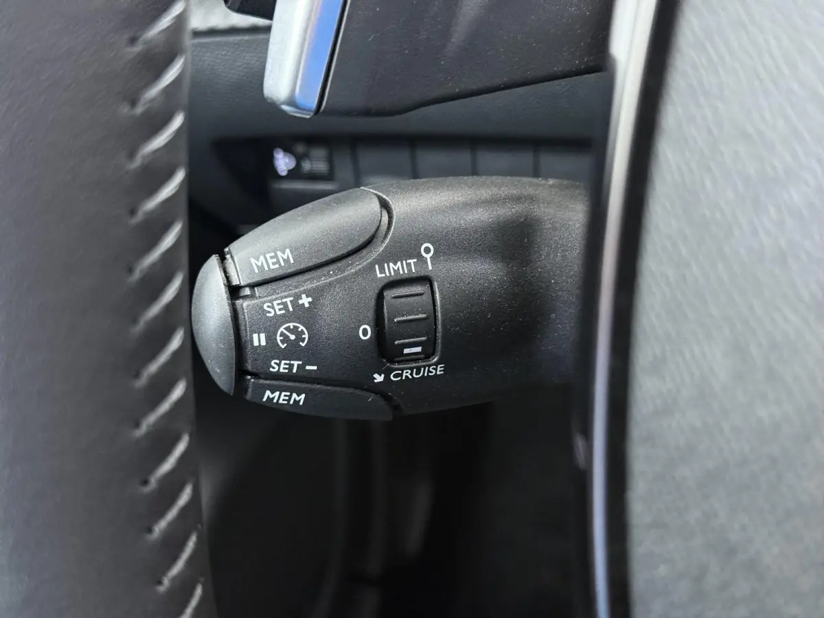 Hybrid e-DCS6 Allure RIJKLAARPRIJS | FABRIEKSGARANTIE t/m 03-2027 | TOPSTAAT! | KEYLESS ENTRY | APPLE CARPLAY-ANDROID AUTO| PARKEERSENSOREN VOOR EN ACHTER |