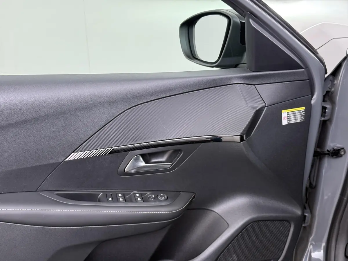 Hybrid e-DCS6 Allure RIJKLAARPRIJS | FABRIEKSGARANTIE t/m 03-2027 | TOPSTAAT! | KEYLESS ENTRY | APPLE CARPLAY-ANDROID AUTO| PARKEERSENSOREN VOOR EN ACHTER |