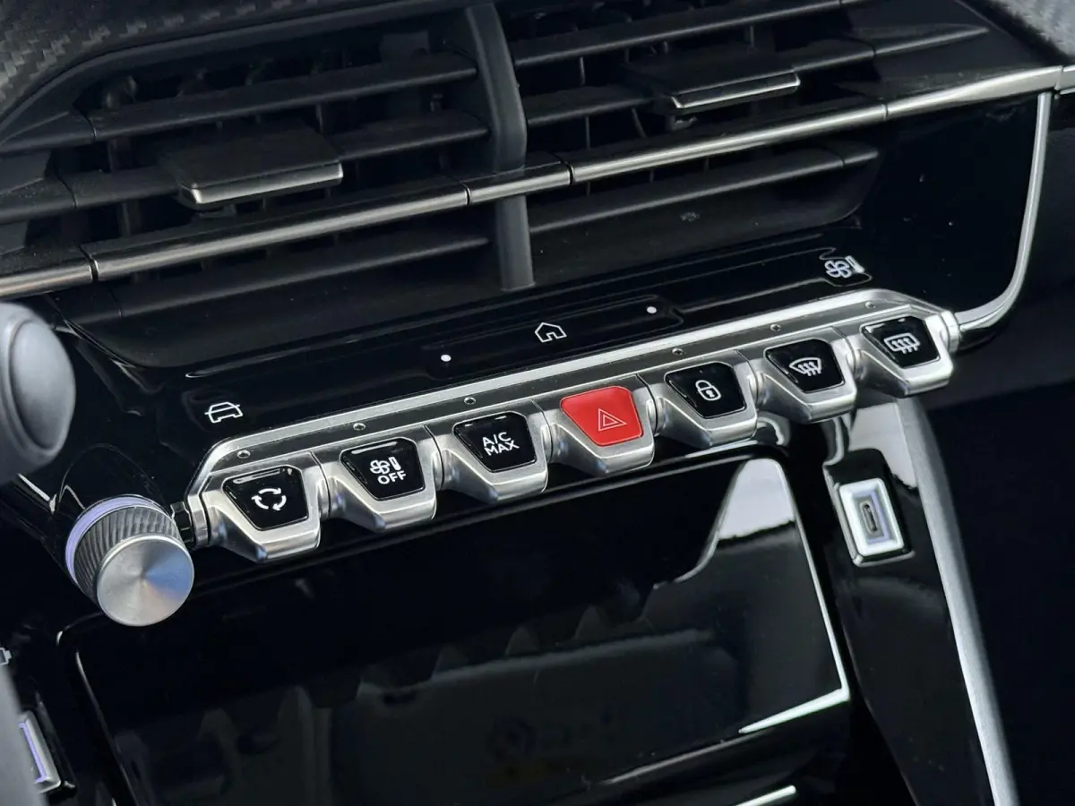 Hybrid e-DCS6 Allure RIJKLAARPRIJS | FABRIEKSGARANTIE t/m 03-2027 | TOPSTAAT! | KEYLESS ENTRY | APPLE CARPLAY-ANDROID AUTO| PARKEERSENSOREN VOOR EN ACHTER |