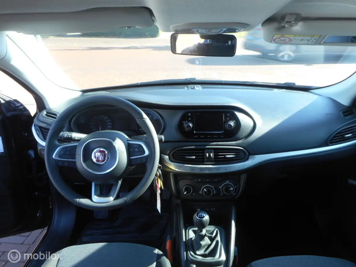 1.4 Street CRUISE CONTROL+NAVIGATIE+METALLIC+RESERVEWIEL
